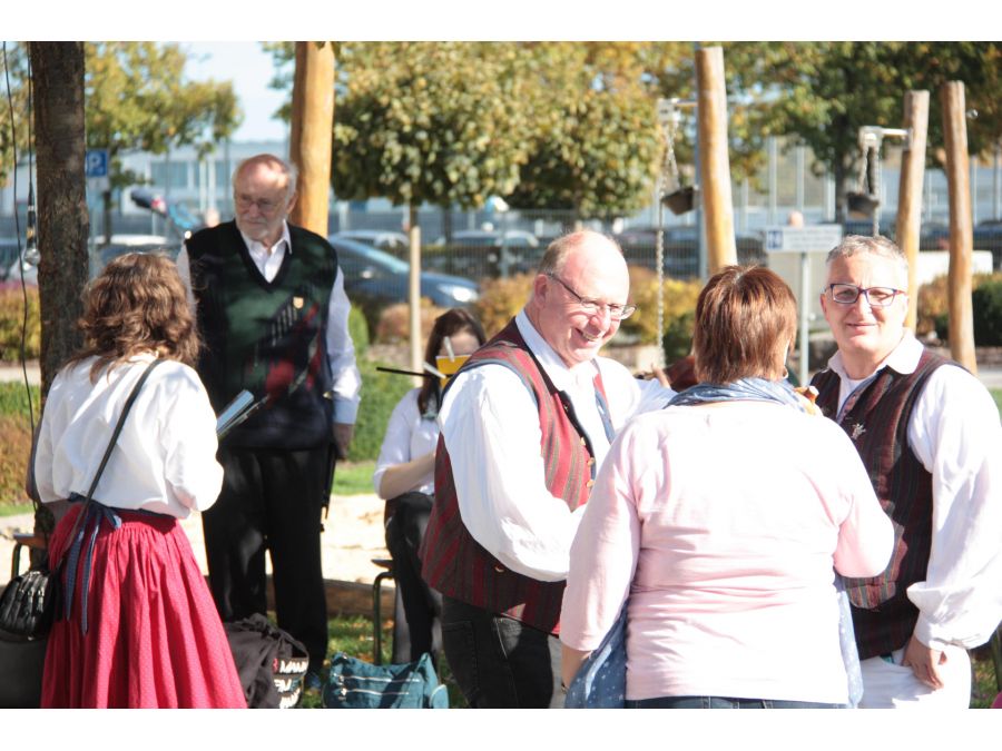 Impressionen beim Tanz aller Kulturen (Foto: © Bildungs- und Integrationszentrum, Kreis Paderborn, Johanna Leifeld)